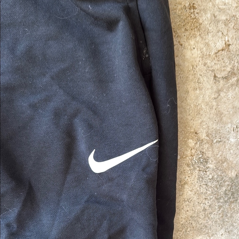Nike Black Joggers with Tapered Fit and Elastic Waistband - Picture 3 of 4